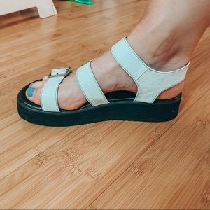 💕White Platform Sandals